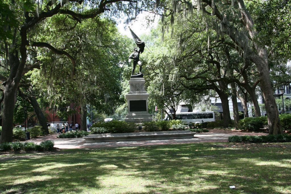 The Desoto Hotel Savannah Bagian luar foto